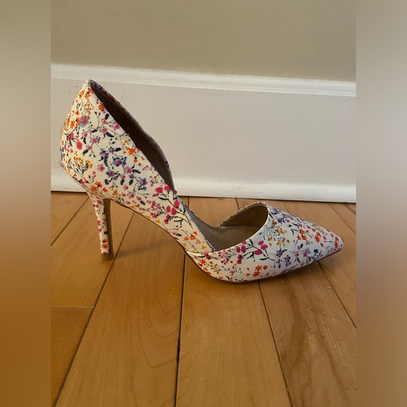 Heels - Picture 2 of 7